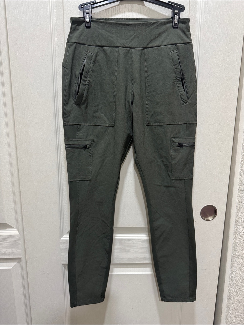 Athleta Headlands Hybrid Cargo Pants Olive Green Women's Size 8 Hiking Travel